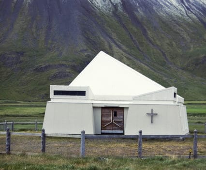 Iglesia Árnes fiordos oeste islandia que ver como recorrer fiordos del oeste carreteras islandia