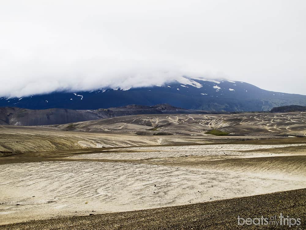 Campos de riolita delante del Volcán Hekla Volcán Hekla Guia Islandia que ver sagas coche alquiler 4x4 ring road