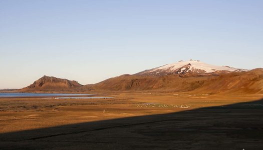 Islandia 10. Sujetando columnas de basalto en Snaefellsness
