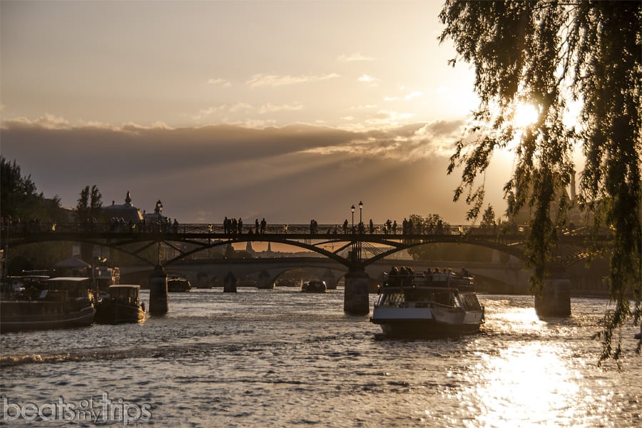 Plaza Vert Galant Ile de Cite Rio Sena puentes atardecer Paris escapada turismo 