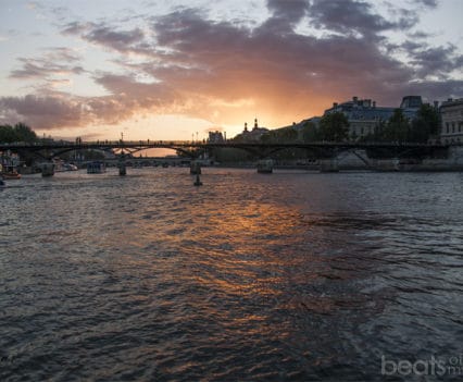 Plaza Vert Galant Ile de Cite Rio Sena puentes atardecer Paris escapada turismo