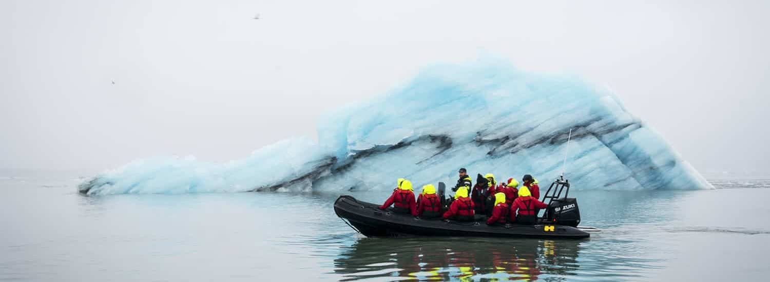 Excursion zodiac jokulsarlon laguna glaciar icebergs que ver Islandia imprescindibles guia Islandia Iceland